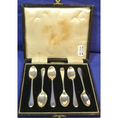 81 - Set of six Sheffield silver coffee spoons in presentation case