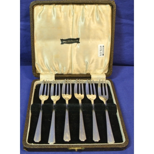 82 - Set of six Birmingham silver fruit forks in presentation case