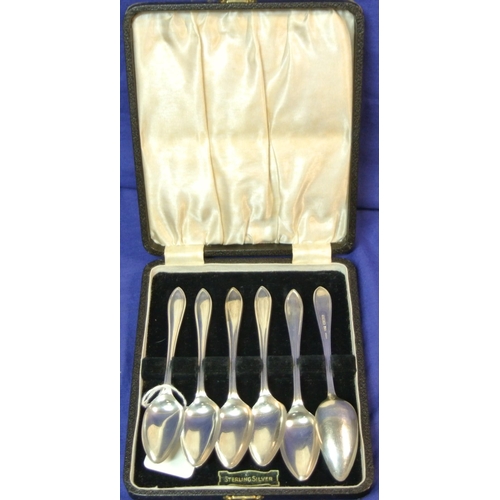 83 - Set of six Sheffield silver dessert spoons in presentation case