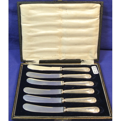 84 - Set of six Sheffield silver fruit knives in presentation case