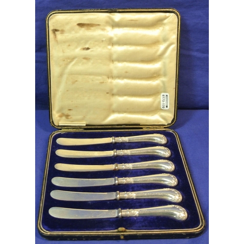 87 - Set of six Sheffield silver fruit knives with shaped handles in case