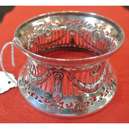 292 - Small Irish silver dish ring with ribbon and foliate decoration Dublin dated 1929.  h6cm 11 X 9.5cm ... 