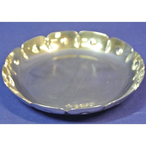 237 - Irish silver small round dish with scalloped rim by O'Mahony Dublin