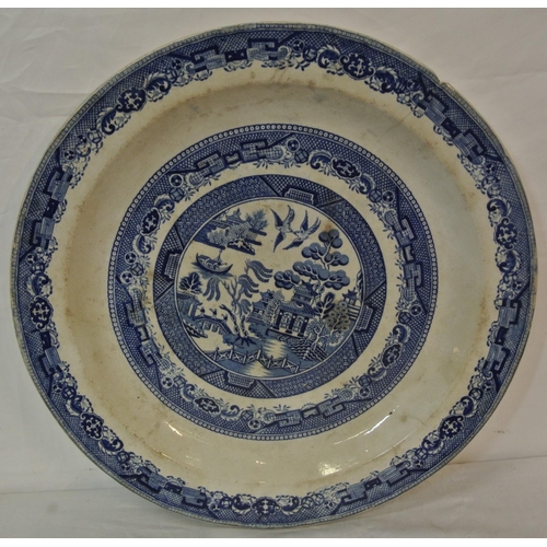 43 - 5 Victorian style willow pattern blue & white decorated platters