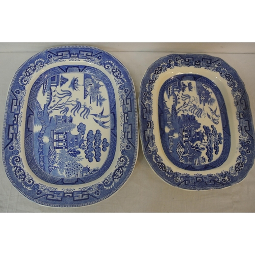 43 - 5 Victorian style willow pattern blue & white decorated platters