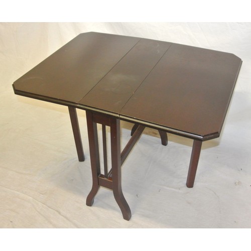 179 - Edwardian style mahogany pembroke table with drop leaves and gateleg support