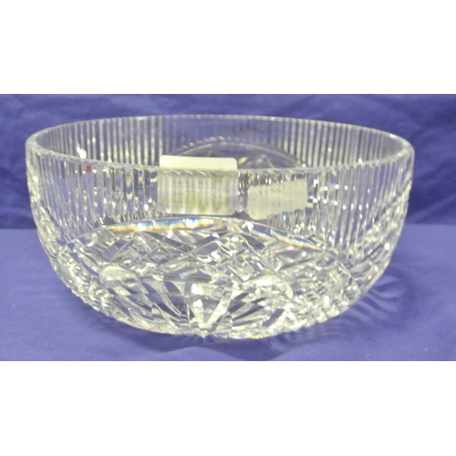 213 - Crystal cut glass bowl with diamond decoration H 9 x D20 cm