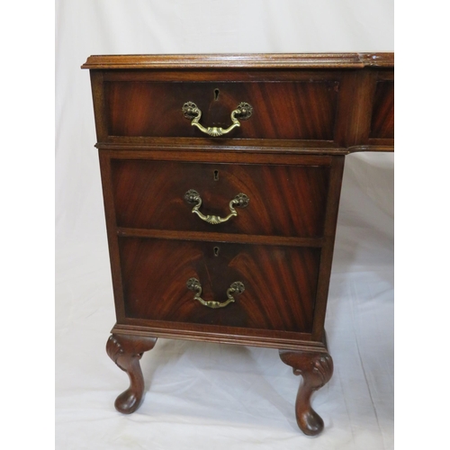 100 - Edwardian mahogany pedestal desk with seven drawers, leatherette inset, brass drop handles, on cabri... 