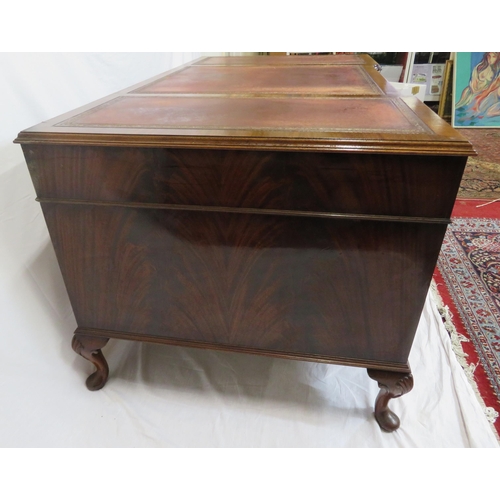 100 - Edwardian mahogany pedestal desk with seven drawers, leatherette inset, brass drop handles, on cabri... 