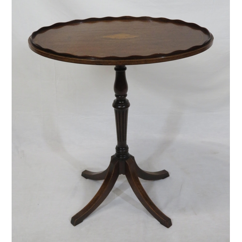 121 - Edwardian oval inlaid occasional table with wavy rim, shell inlay, raised on turned reeded tapering ... 