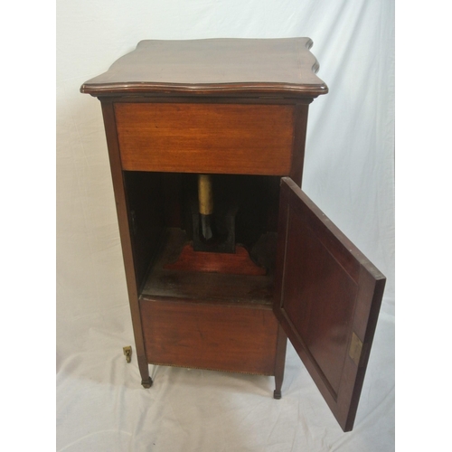 231 - Edwardian inlaid crossbanded mahogany gramophone with lift-up lid, foliate decoration, square taperi... 