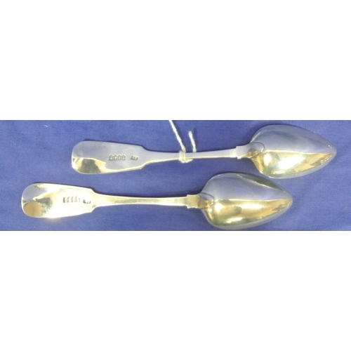 226 - Pair of Irish silver teaspoons with fiddle pattern handles, by James Scott, Dublin 1816. 31g / 13cm