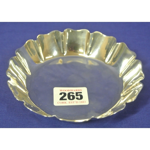 265 - Irish silver small strawberry dish with wavy scalloped border, by George Bellew, Dublin, having 'Swo... 