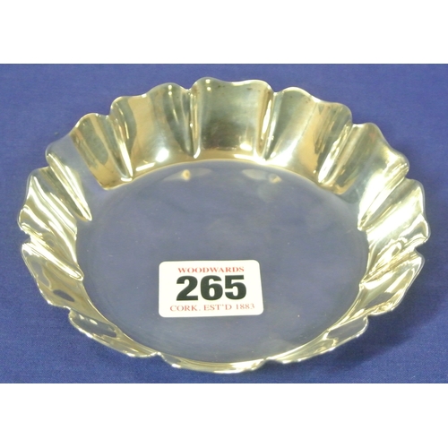 265 - Irish silver small strawberry dish with wavy scalloped border, by George Bellew, Dublin, having 'Swo... 