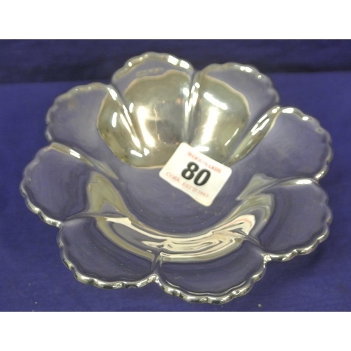 80 - Sheffield silver bon bon dish of octagonal panelled form with wavy rims, on stepped base. 123g