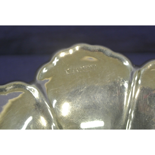 80 - Sheffield silver bon bon dish of octagonal panelled form with wavy rims, on stepped base. 123g