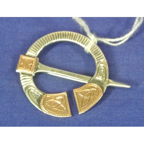 275 - Celtic-style pen-annular brooch with gold mounts, by Patrick Archer, Cork 1958.8g