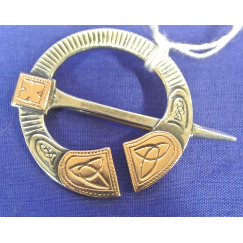 275 - Celtic-style pen-annular brooch with gold mounts, by Patrick Archer, Cork 1958.8g