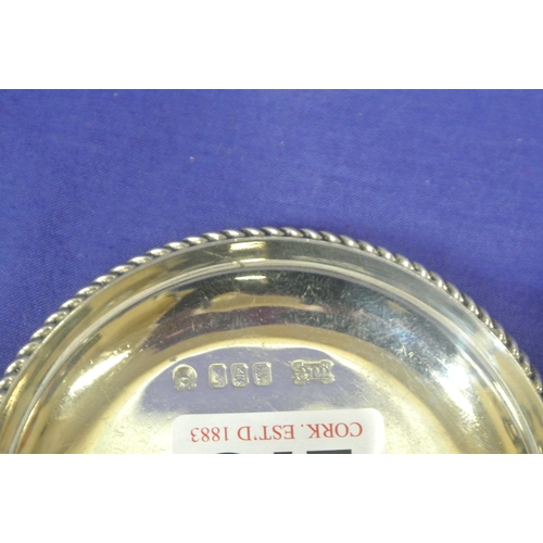 278 - Irish silver round pin tray with gadroon rim, Gleninsheen Collar hallmark for 1973, by William Egan ... 