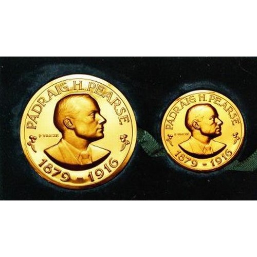 305 - Padraig H. Pearse 1879-1916 boxed commemorative medal two piece set (50mm and 36mm diameters) in 22 ... 