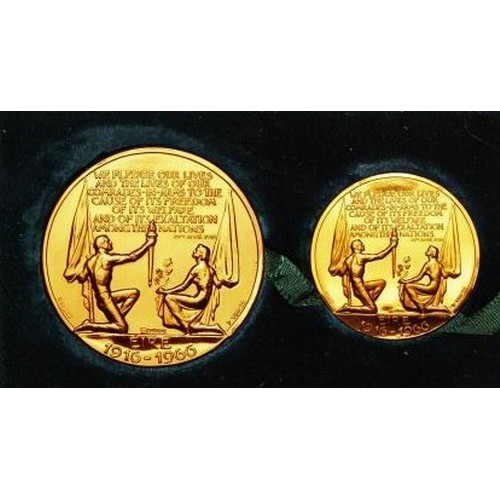 305 - Padraig H. Pearse 1879-1916 boxed commemorative medal two piece set (50mm and 36mm diameters) in 22 ... 