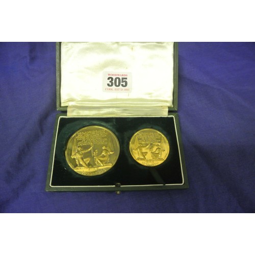 305 - Padraig H. Pearse 1879-1916 boxed commemorative medal two piece set (50mm and 36mm diameters) in 22 ... 