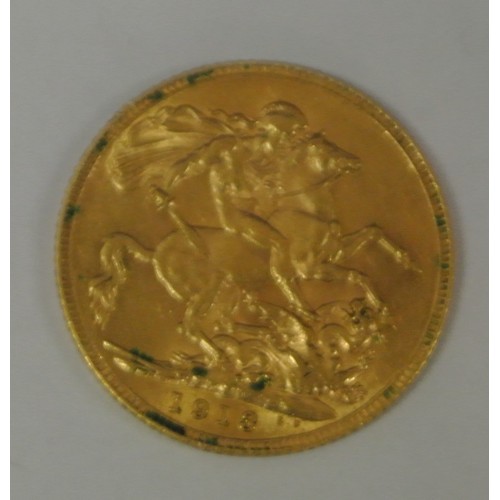 307 - George V gold sovereign dated 1913  c. 8g / Diam c.22mm