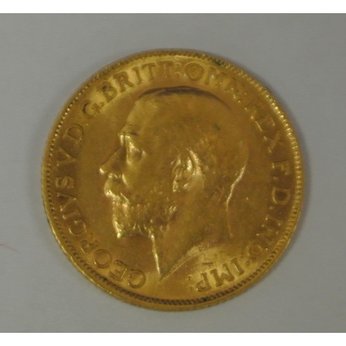 307 - George V gold sovereign dated 1913  c. 8g / Diam c.22mm