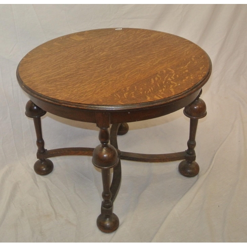 21 - William IV round oak coffee table with cup turned legs and ball feet