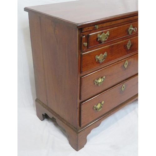 141 - Georgian mahogany bachelors chest of four drawers of graduating sizes, with pull-out shelf, brass dr... 