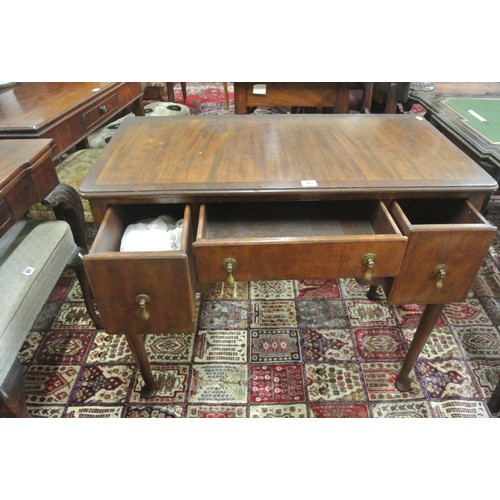 95 - Queen Anne crossbanded mahogany lowboy with three drawers, brass tear drop handles, on cabriole legs... 