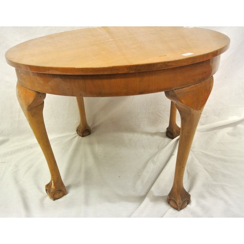 139 - Victorian round satinwood occasional or coffee table with cabriole legs on claw & ball feet