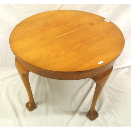 139 - Victorian round satinwood occasional or coffee table with cabriole legs on claw & ball feet