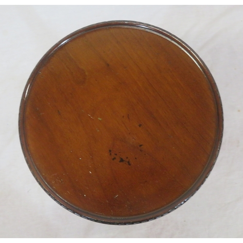 129 - Victorian round lamp or occasional table with raised rim, turned shaped column, on tripod