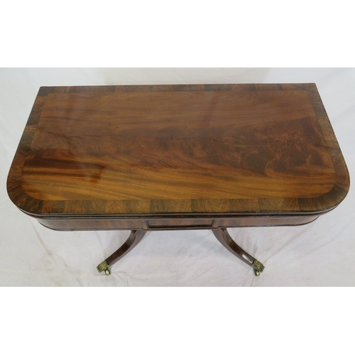 190 - Edwardian crossbanded mahogany & rosewood tea table with swivel fold-over top, rounded corners, pane... 