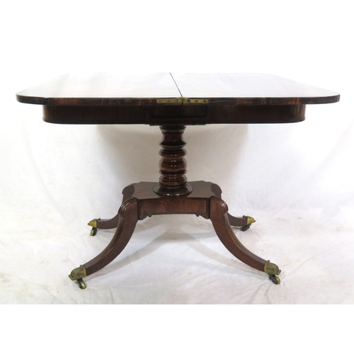 190 - Edwardian crossbanded mahogany & rosewood tea table with swivel fold-over top, rounded corners, pane... 