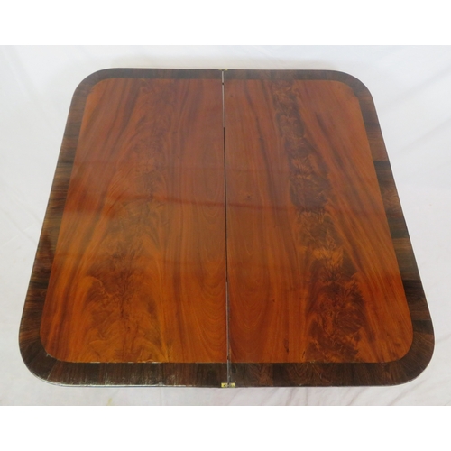 190 - Edwardian crossbanded mahogany & rosewood tea table with swivel fold-over top, rounded corners, pane... 