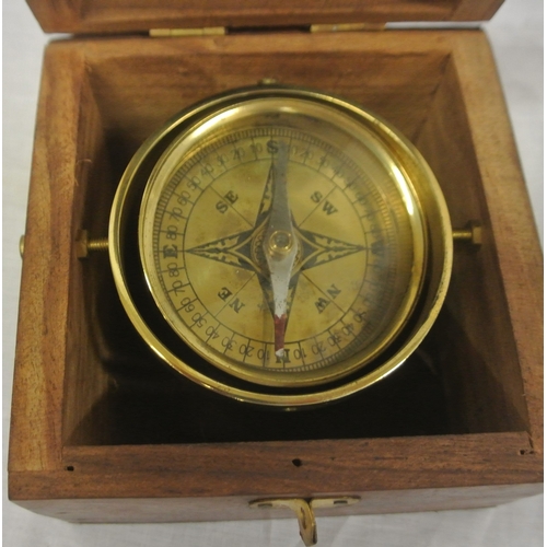 193 - Mariners small gimballed compass in presentation case