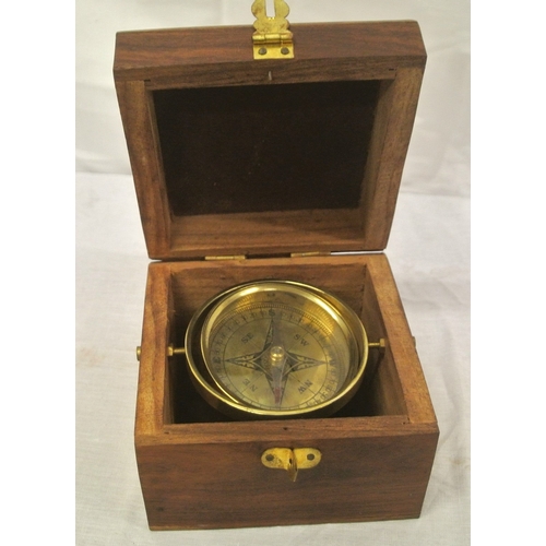 193 - Mariners small gimballed compass in presentation case