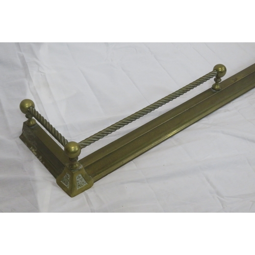 232 - Edwardian brass fire kerb with barleytwist rails