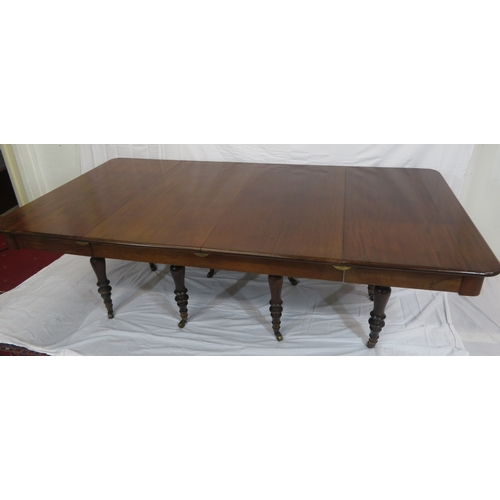 250 - Victorian mahogany two section economy dining table with two extra leaves, with rounded corners, on ... 