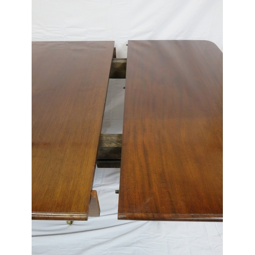 250 - Victorian mahogany two section economy dining table with two extra leaves, with rounded corners, on ... 