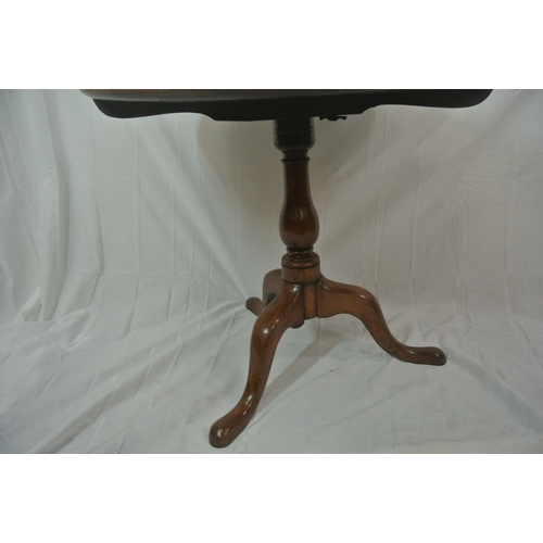 280 - Victorian mahogany round occasional table with tip-up top, baluster turned column, on hipped tripod