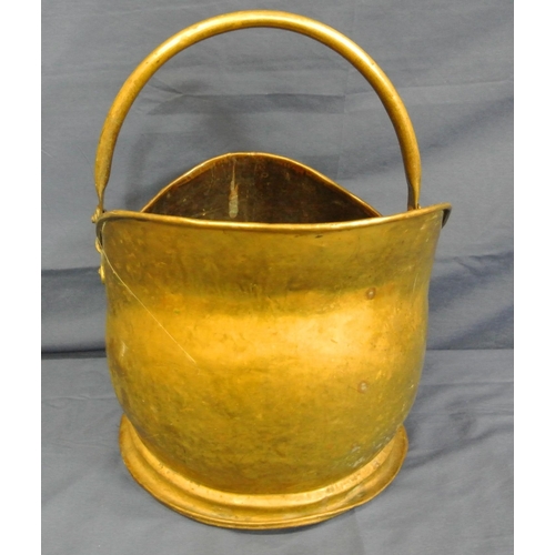 199 - Georgian style helmet shaped brass coal scuttle with shaped handle