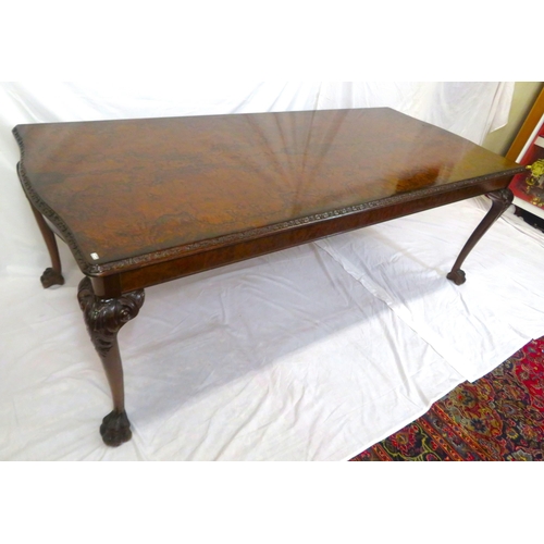 200 - Victorian walnut dining table with serpentine shaped ends, carved borders, on scroll carved cabriole... 