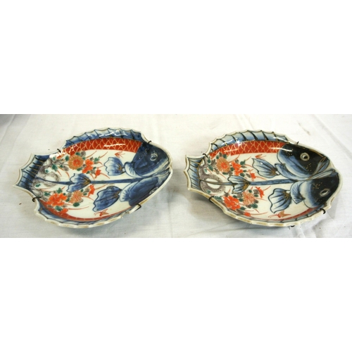 318 - Oval Imari dish with scalloped rim, gilt, deep blue & foliate decoration, & a pair of similar fish p... 