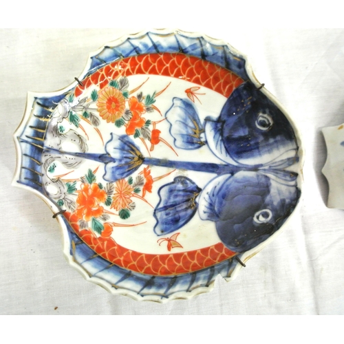 318 - Oval Imari dish with scalloped rim, gilt, deep blue & foliate decoration, & a pair of similar fish p... 