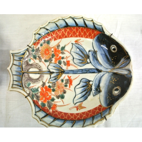 318 - Oval Imari dish with scalloped rim, gilt, deep blue & foliate decoration, & a pair of similar fish p... 