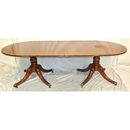 300 - Victorian mahogany D-end twin pillar dining table with reeded borders, raised on baluster turned col... 