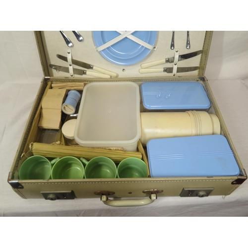 152 - Vintage 'Isovac' picnic set in fitted case